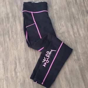 SALE 🤩: Black Lilly Pulitzer luxletic leggings